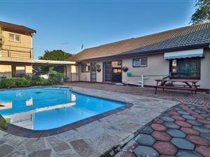 4 Bed House in Queensmead Industrial