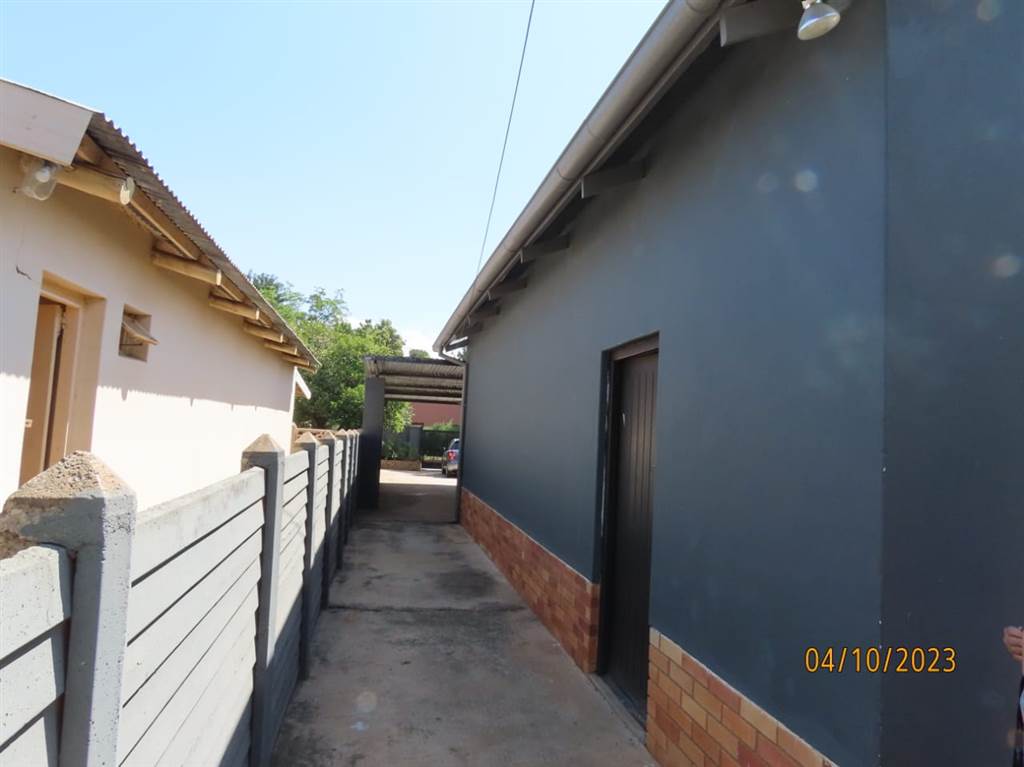 4 Bed House in Jan Kempdorp photo number 13