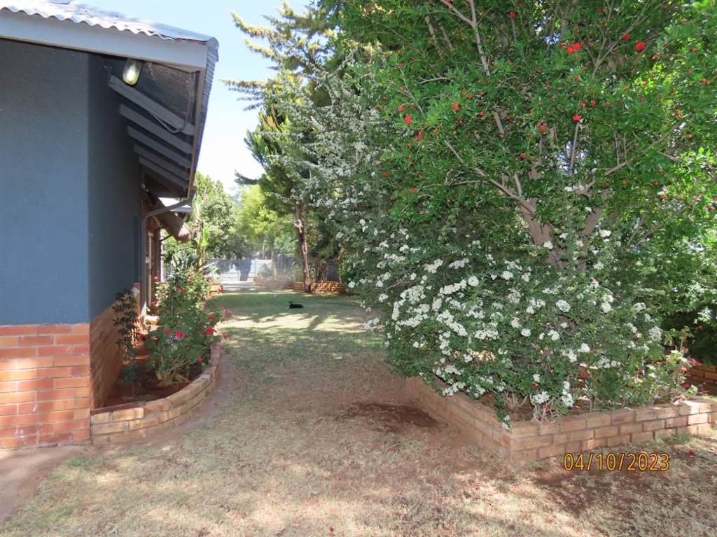 4 Bed House in Jan Kempdorp photo number 3