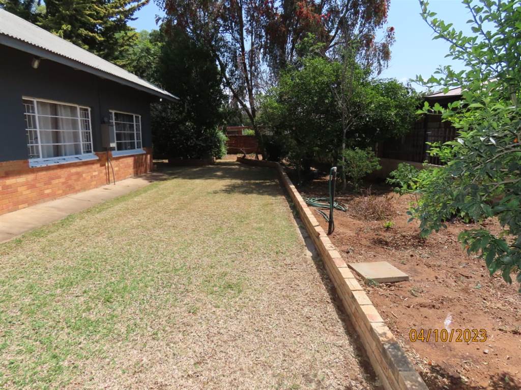 4 Bed House in Jan Kempdorp photo number 17