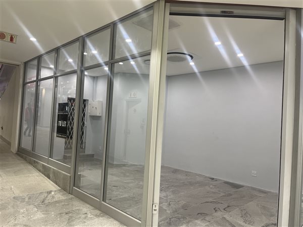 34  m² Retail Space