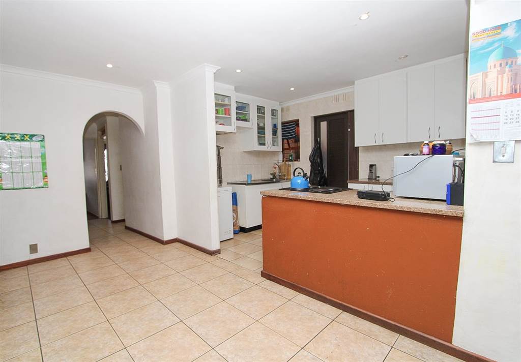 3 Bed House in Strandfontein photo number 6