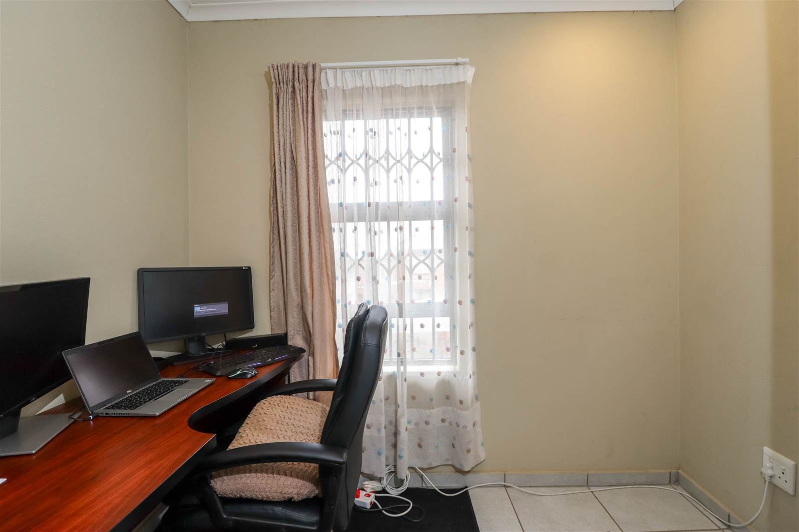 3 Bed Apartment in Grobler Park photo number 20