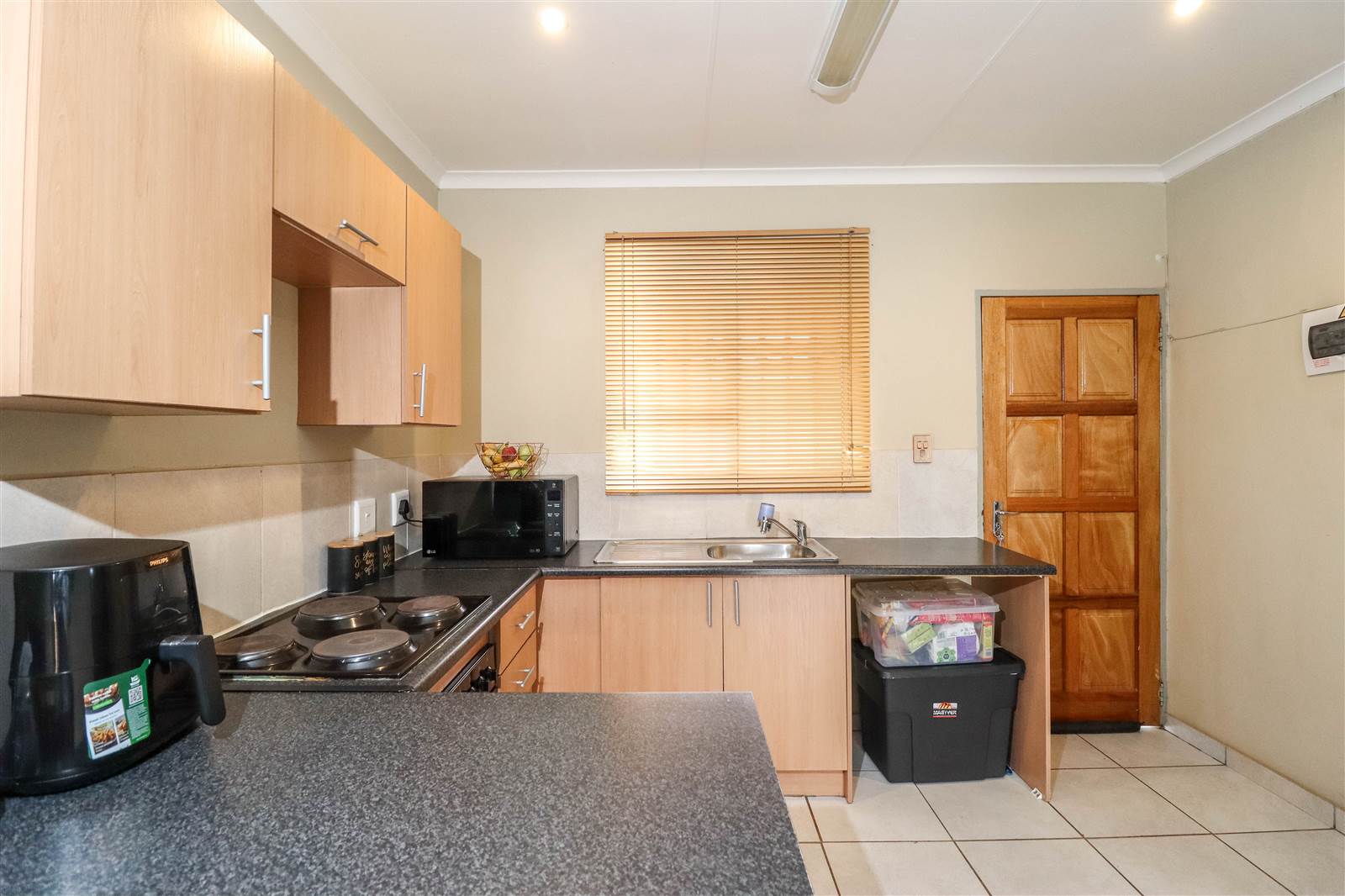 3 Bed Apartment in Grobler Park photo number 9