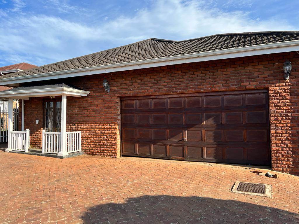 3 Bed House in Howick West photo number 2