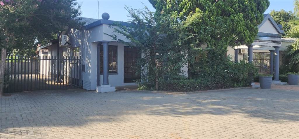 291  m² Office Space in Wilkoppies photo number 2