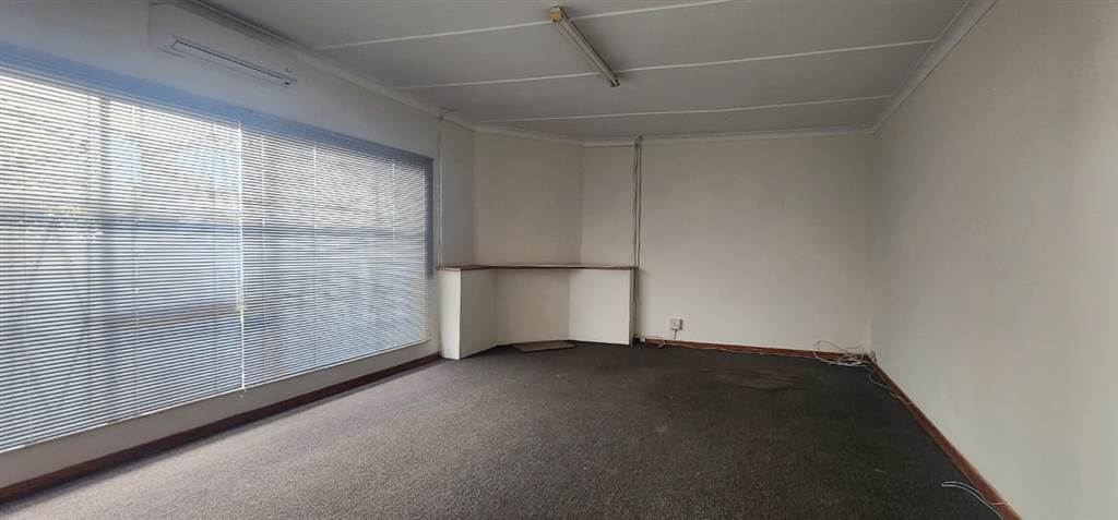 291  m² Office Space in Wilkoppies photo number 8