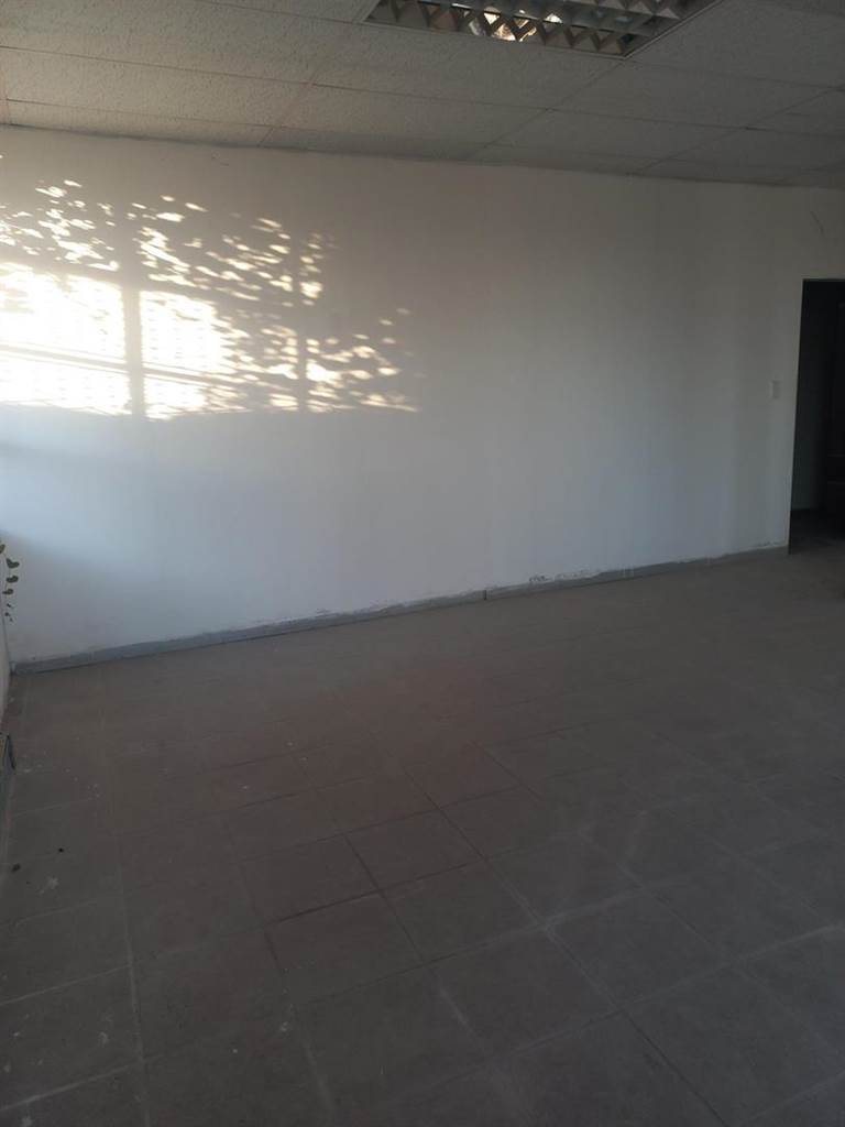 952  m² Commercial space in Nelspruit Central photo number 12