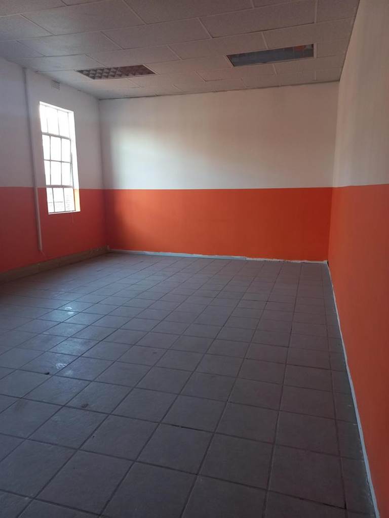 952  m² Commercial space in Nelspruit Central photo number 5