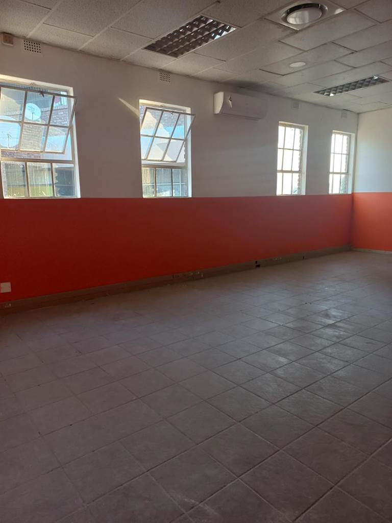 952  m² Commercial space in Nelspruit Central photo number 8