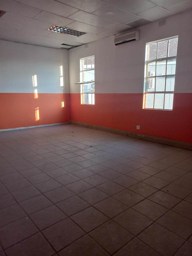 952  m² Commercial space in Nelspruit Central photo number 4