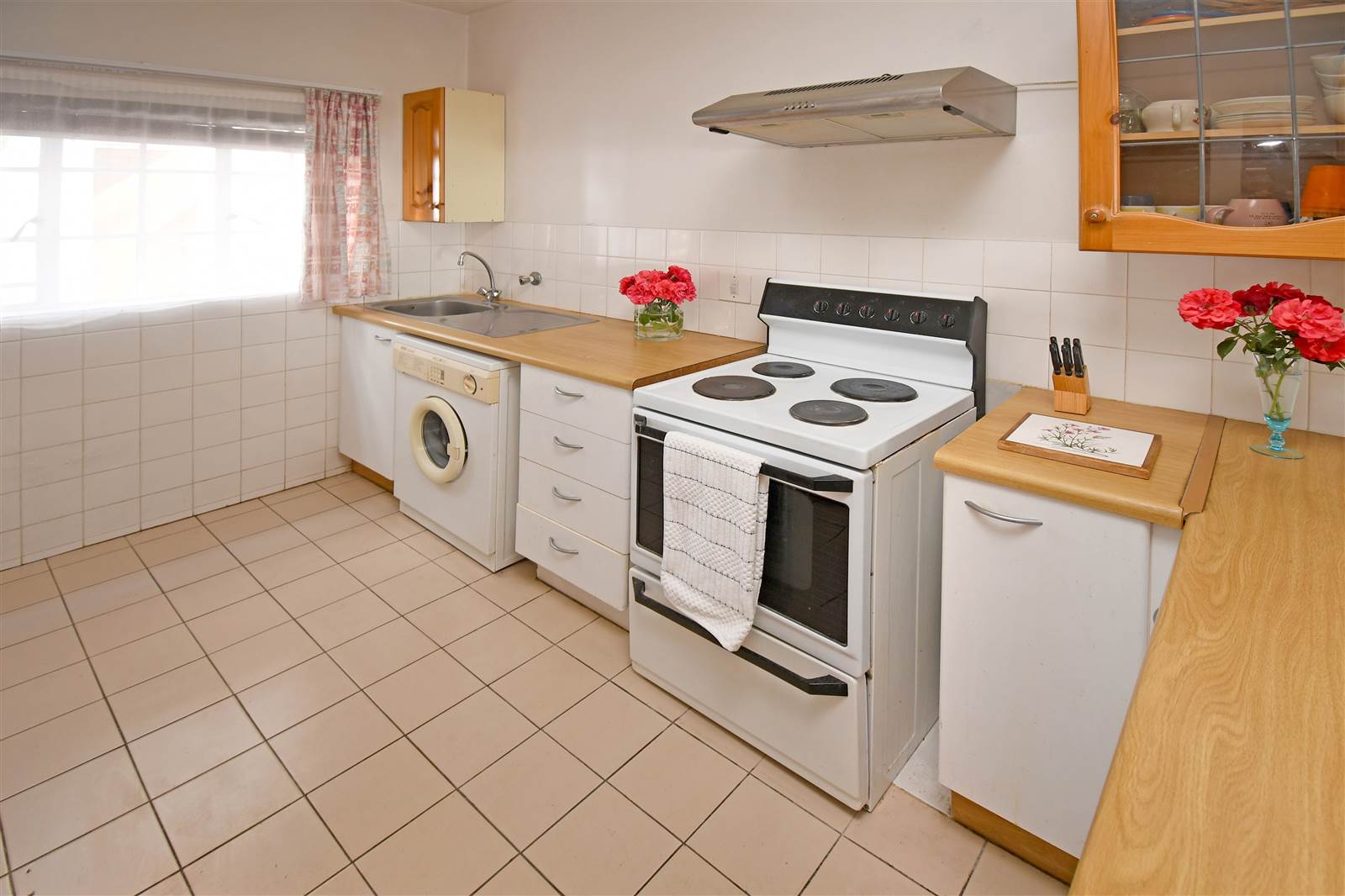 2 Bed Apartment in Kelland photo number 9