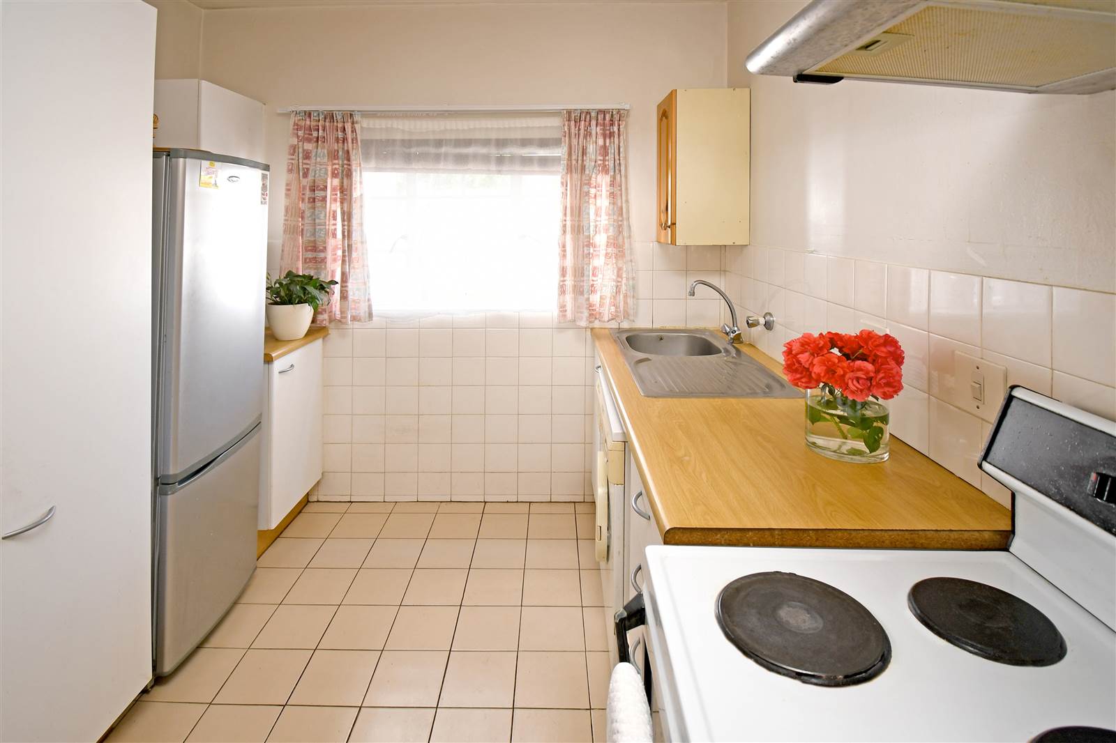 2 Bed Apartment in Kelland photo number 8