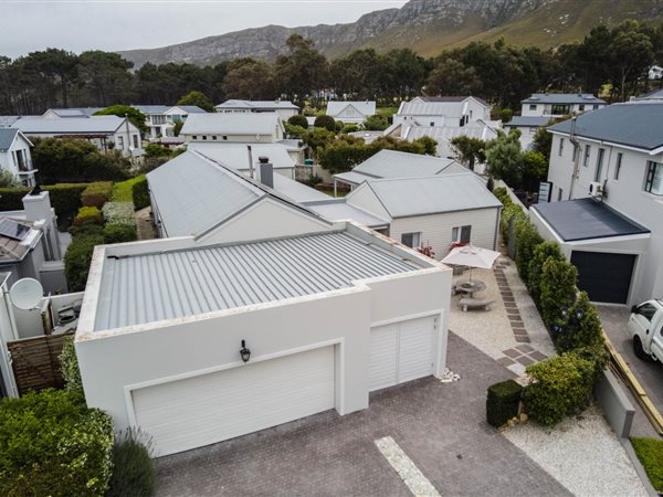 4 Bed House in Fernkloof Estate