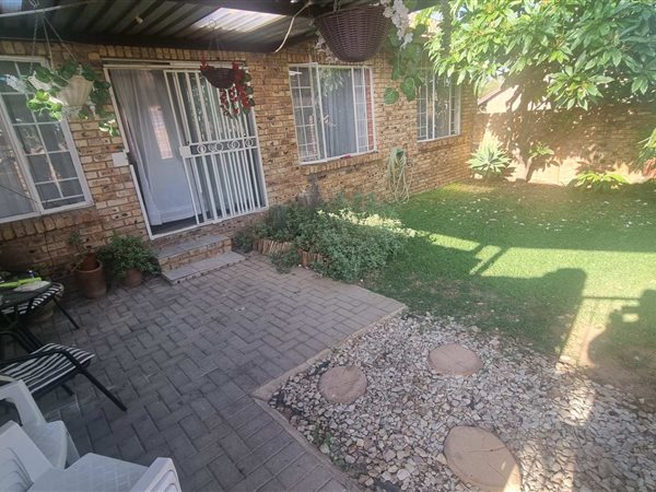 2 Bed Townhouse in Amberfield Crest