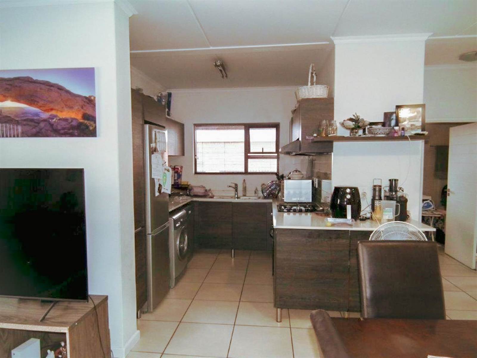 3 Bed Apartment in Olivedale photo number 6