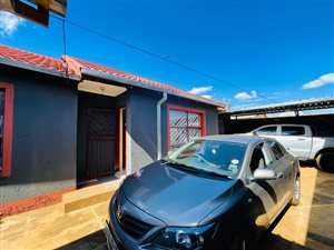 5 Bed House in Orange Farm