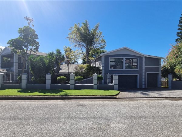 4 Bedroom House 4 Bedroom House