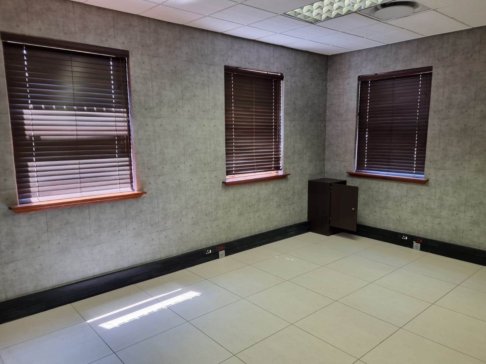 630  m² Office Space in Rivonia photo number 16