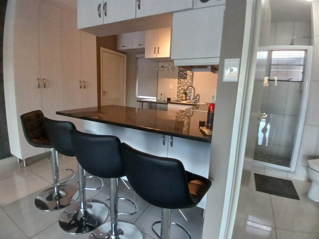 1 Bed Apartment in Meerensee photo number 2