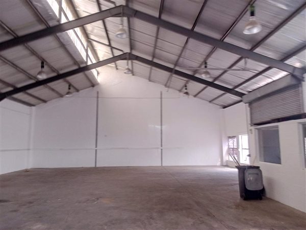366  m² Industrial space