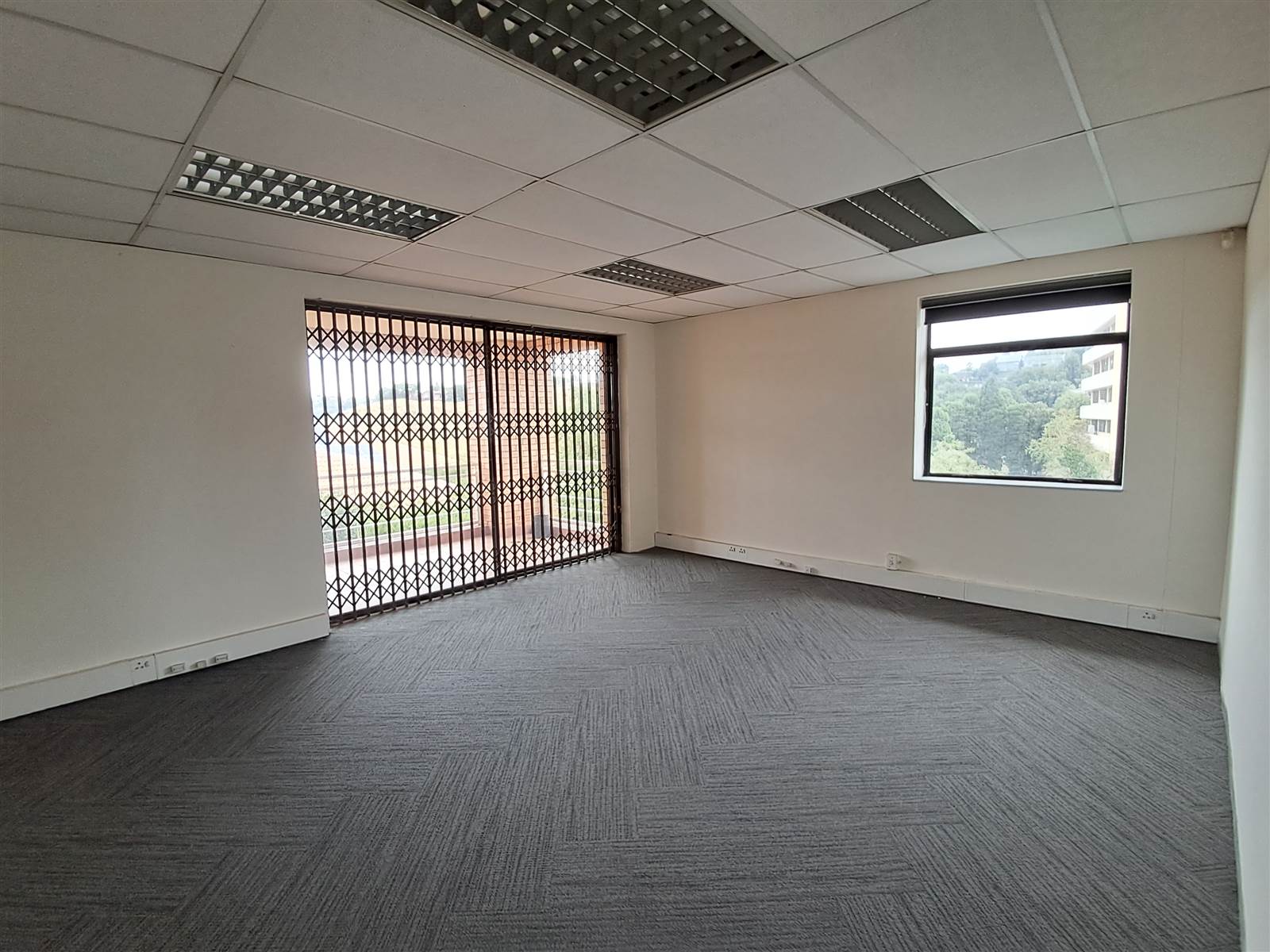 256  m² Commercial space in Constantia Kloof photo number 9