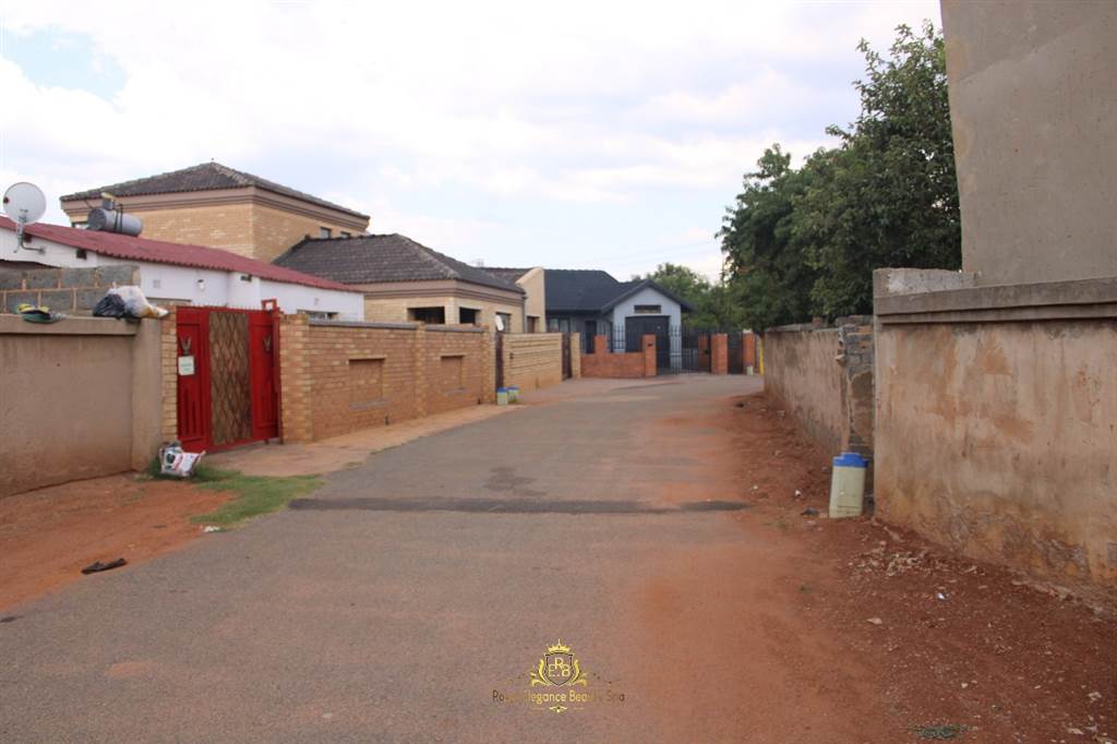 2 Bed House in Tembisa photo number 15