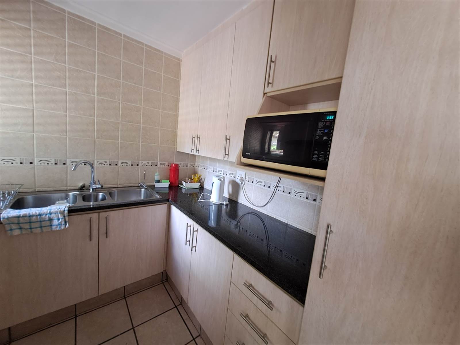 3 Bed Townhouse in Hartbeespoort Dam photo number 5