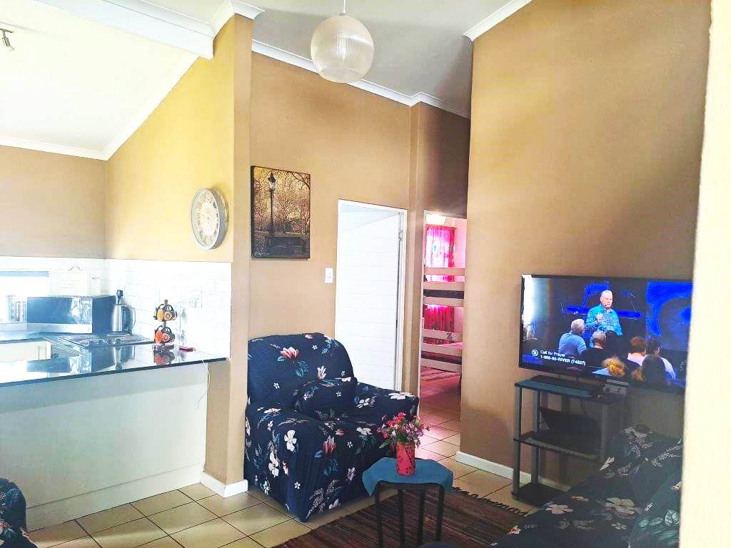 2 Bed House in Parsons Vlei photo number 4