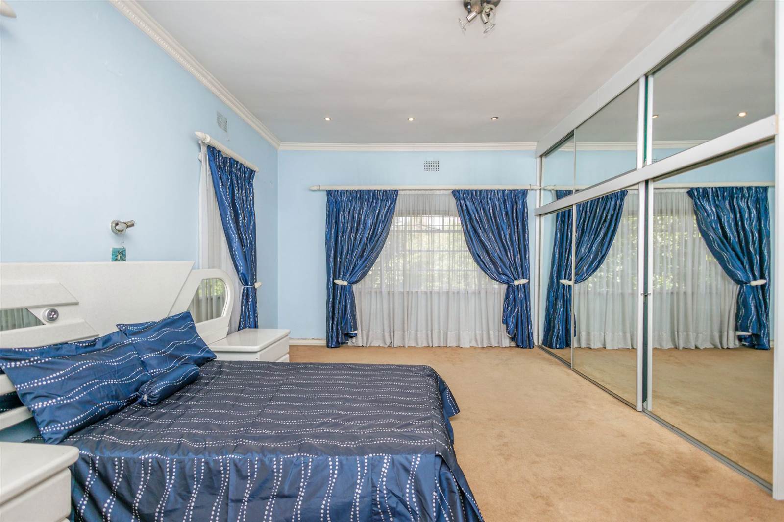 4 Bed House in Greenside photo number 10
