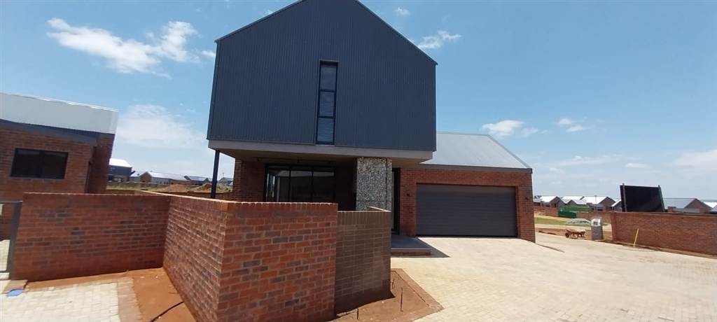 3 Bed Townhouse in De Land Estate photo number 6