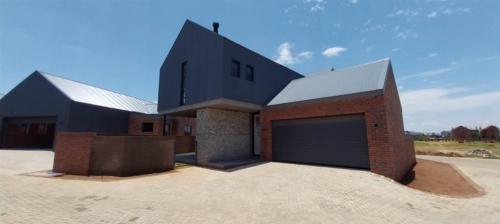 3 Bed Townhouse in De Land Estate photo number 5