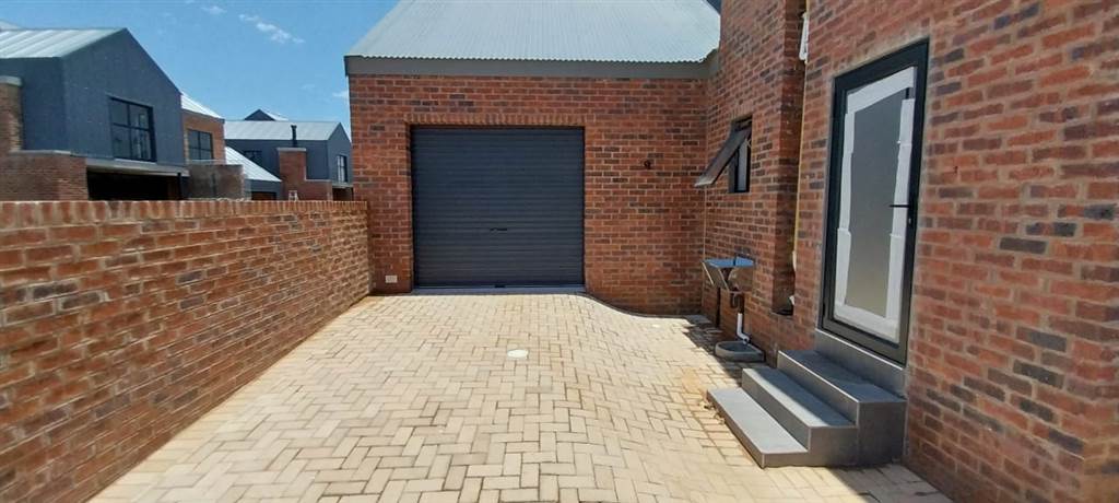 3 Bed Townhouse in De Land Estate photo number 28