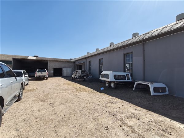 1 230  m² Commercial space