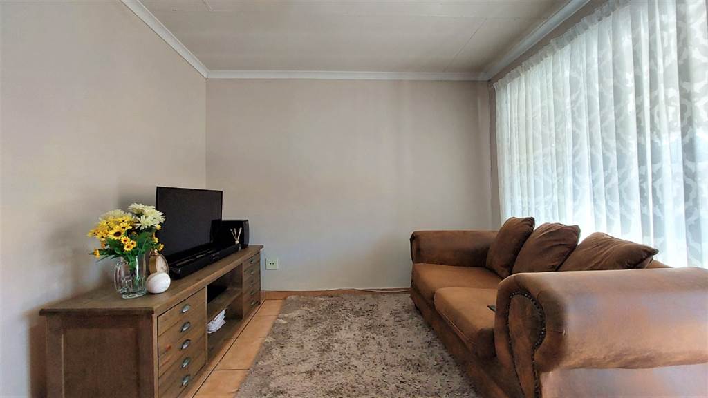 1 Bed Apartment in Kanoniers Park photo number 4