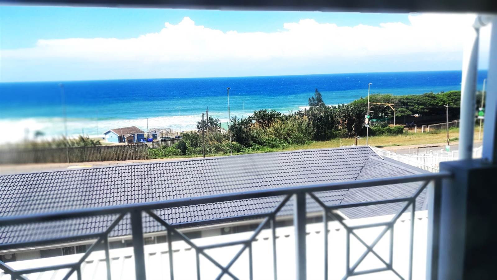 3 Bed Apartment in Scottburgh Central photo number 2