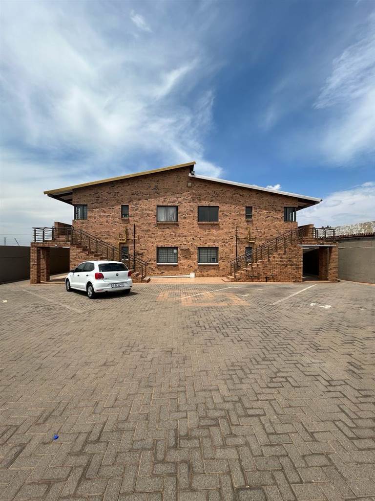2 Bed Apartment in Lenasia photo number 1
