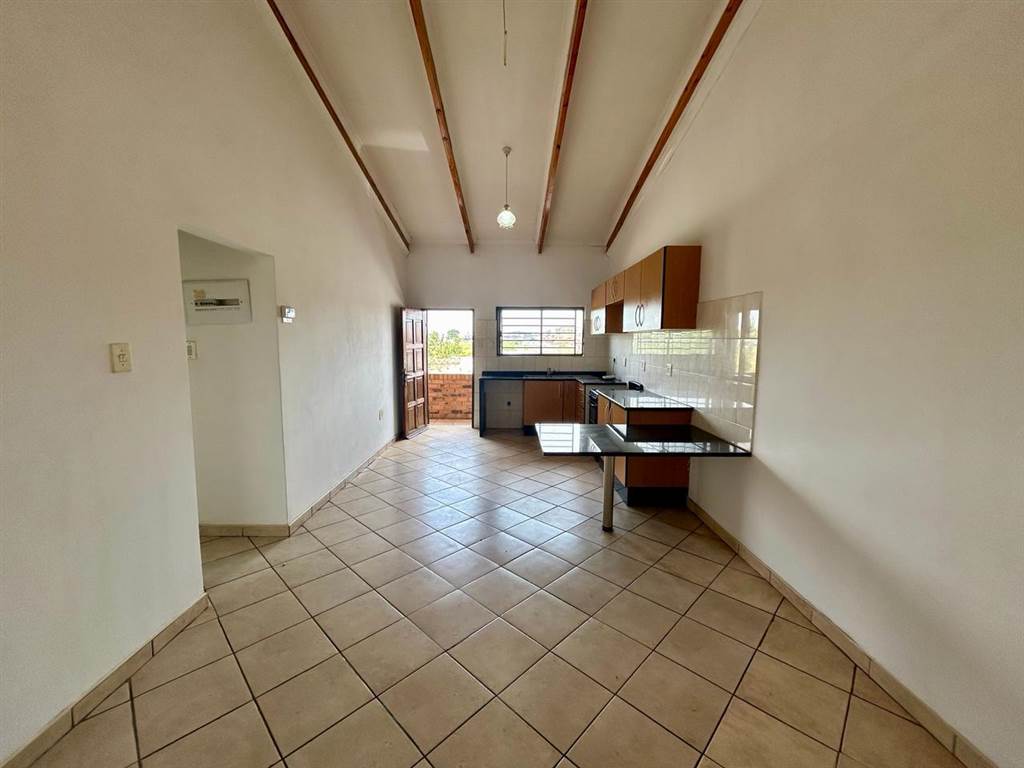 2 Bed Apartment in Lenasia photo number 5
