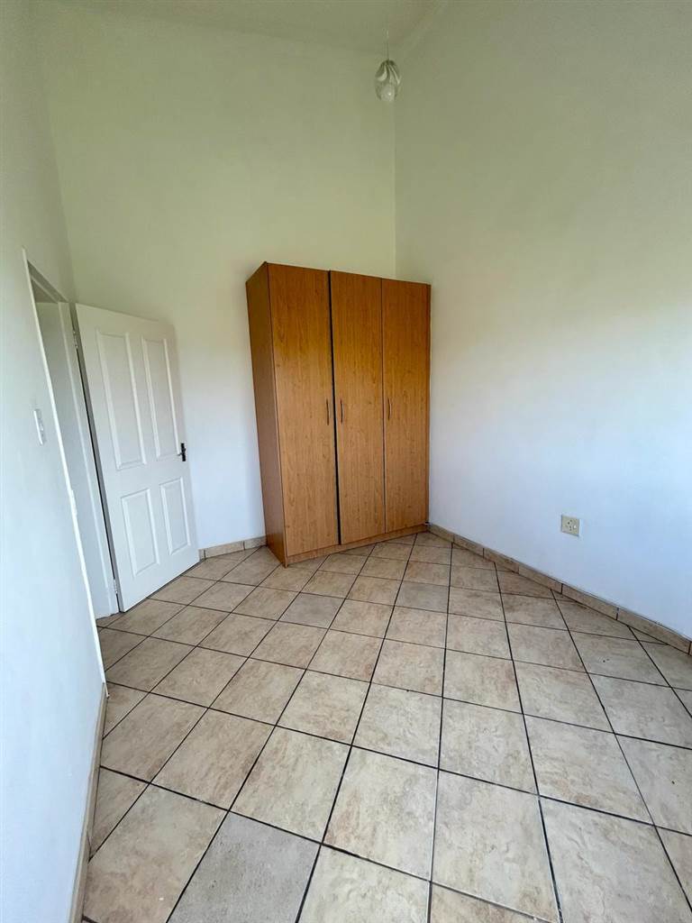 2 Bed Apartment in Lenasia photo number 7