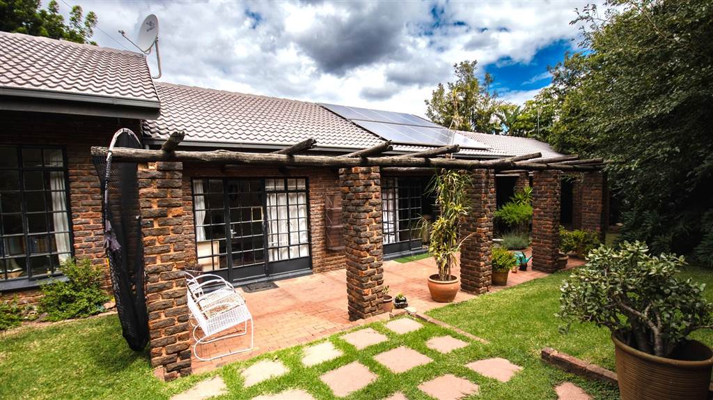 4 Bed House in Waterkloof Heights photo number 28