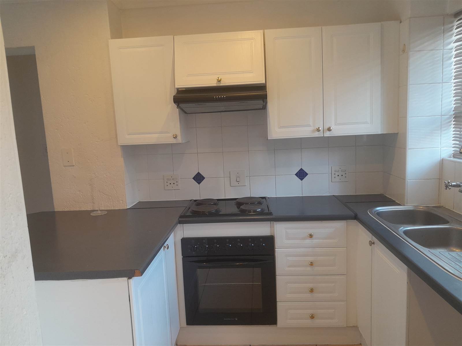 2 Bed Flat in Alberton photo number 5
