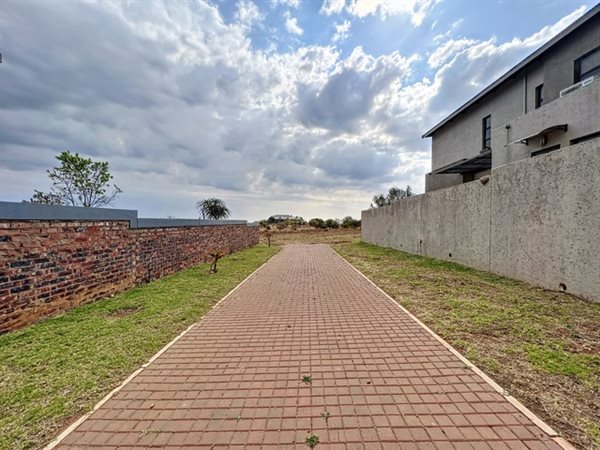 1127 m² Land