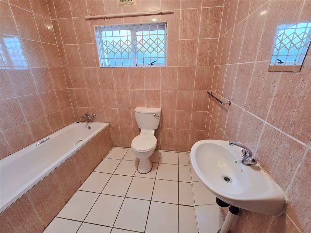 3 Bed Apartment in Stanger Heights photo number 6