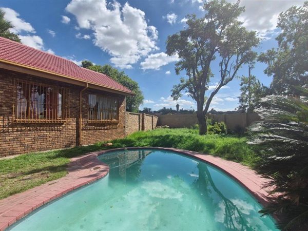 4 Bedroom House 4 Bedroom House