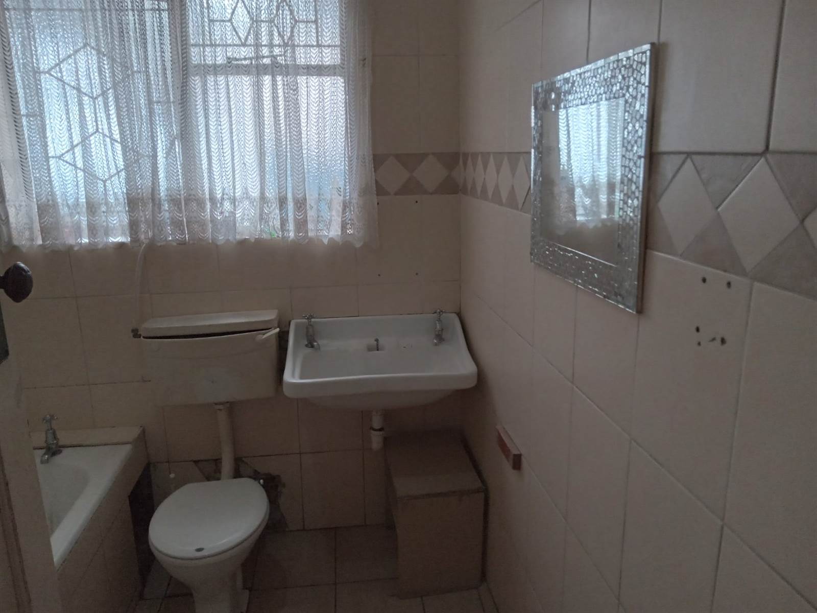 4 Bed House in Parow Central photo number 4