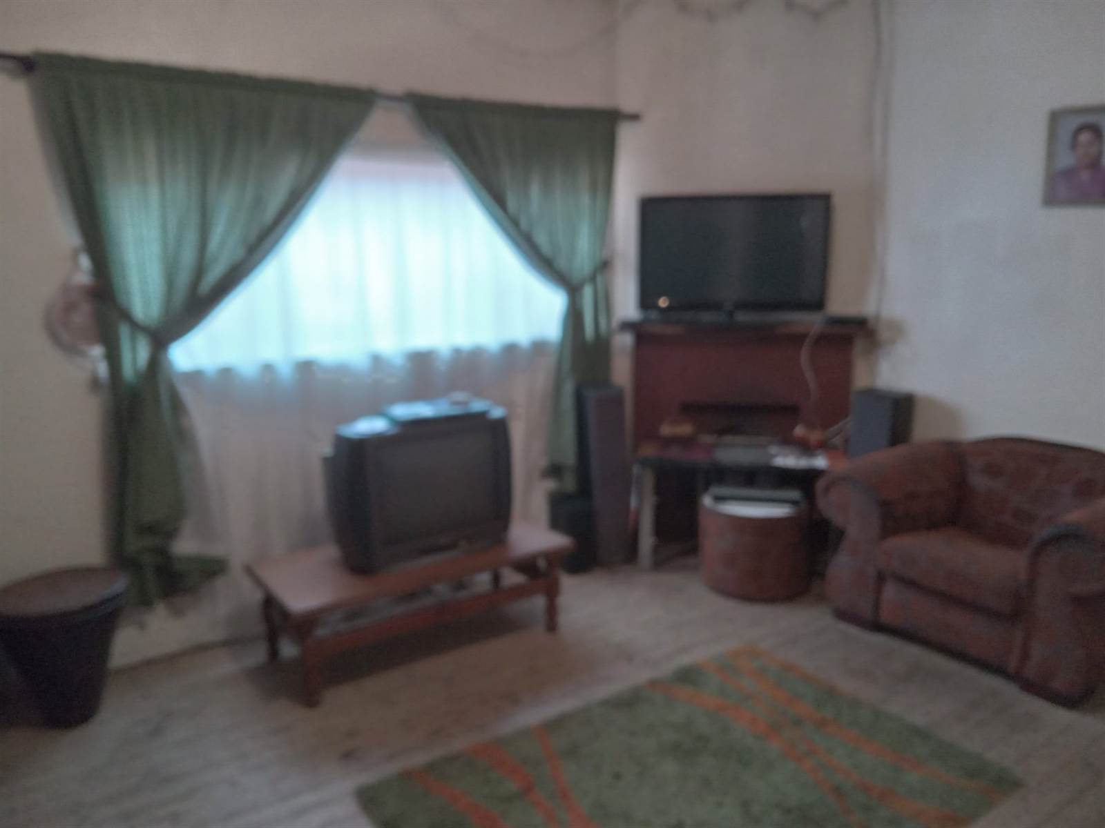 4 Bed House in Parow Central photo number 8
