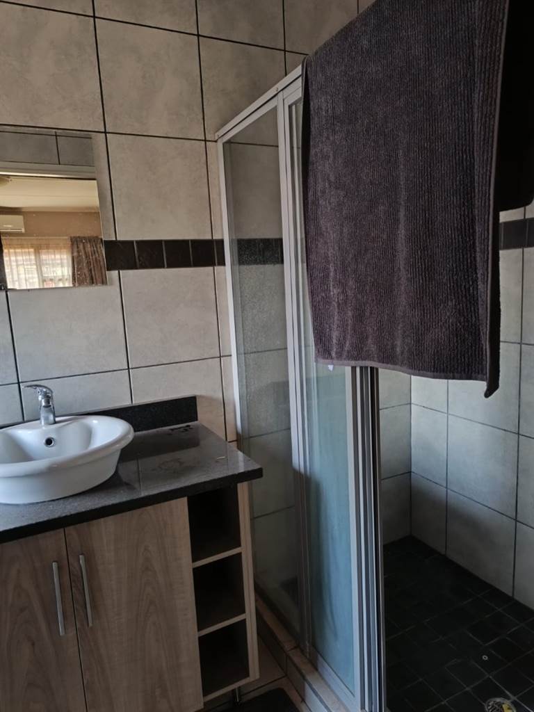 2 Bed Apartment in Kathu photo number 4