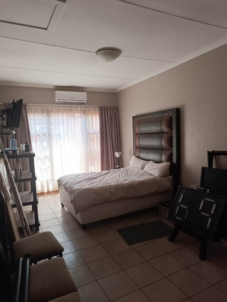 2 Bed Apartment in Kathu photo number 3