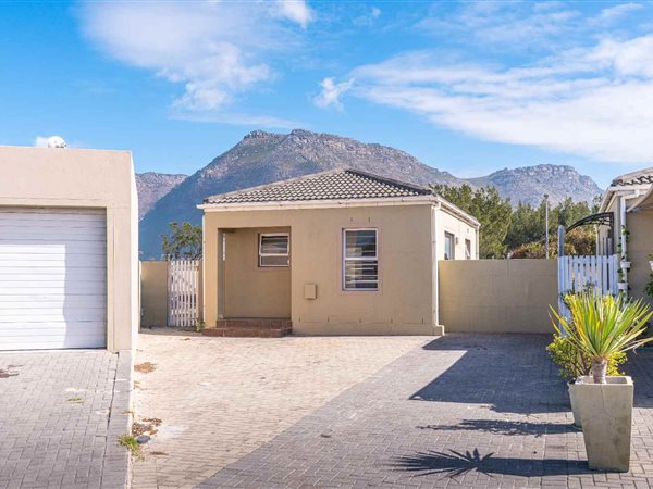 2 Bed House in Muizenberg