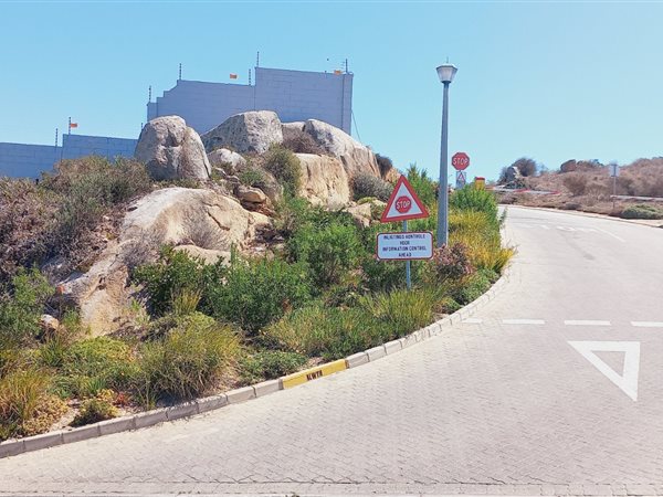 750 m² Land